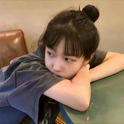 保姆让她的儿子钻进我卧室